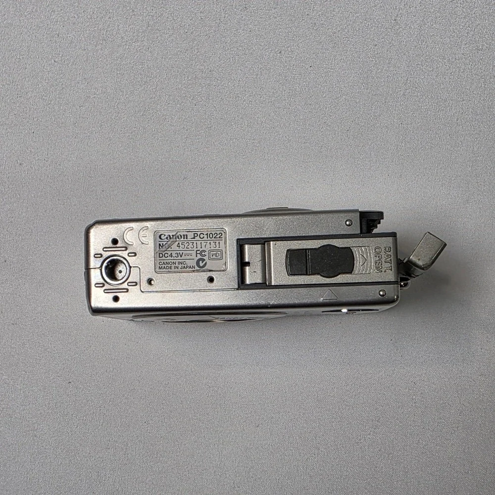 Canon‎ PowerShot S200 Digital ELPH Camera 2.0MP Vintage Y2K PC1022 PARTS ONLY